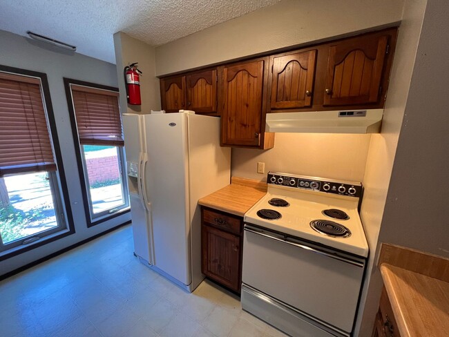 Primary Photo - 2 Bed/1.5 Bath - Washer and Dryer in home!