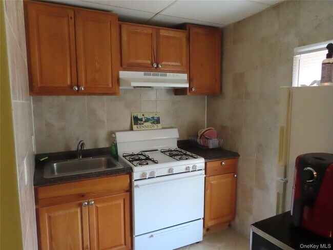 Building Photo - 33 Deer Park Ave