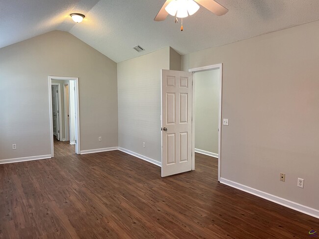 Building Photo - 401 Timberwind Dr