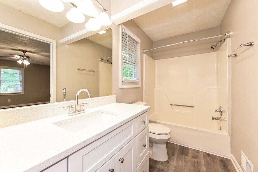 Building Photo - 709 Cloudland Ct