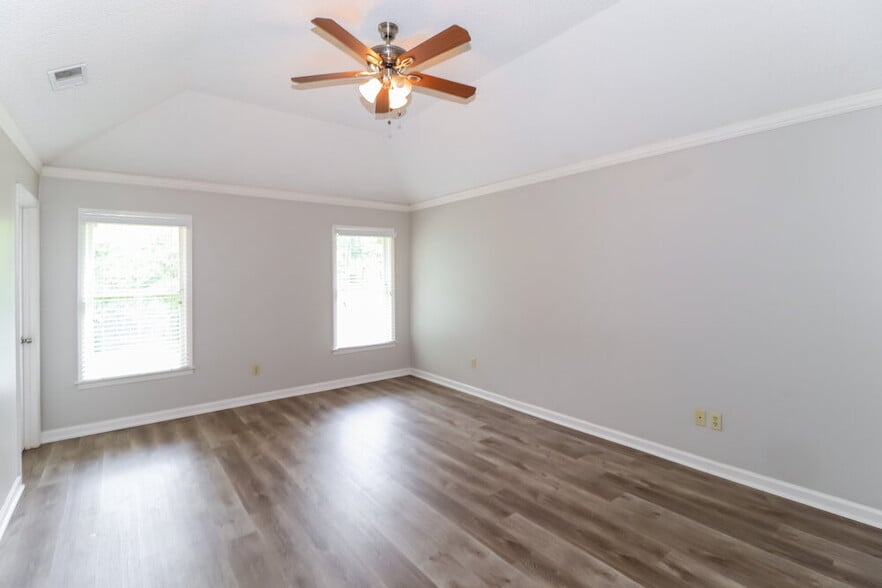 Building Photo - 306 S Glendale Ct