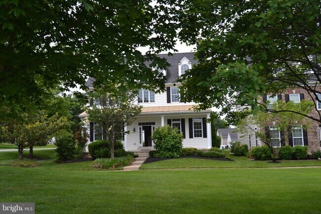 Building Photo - 806 Wren Ln