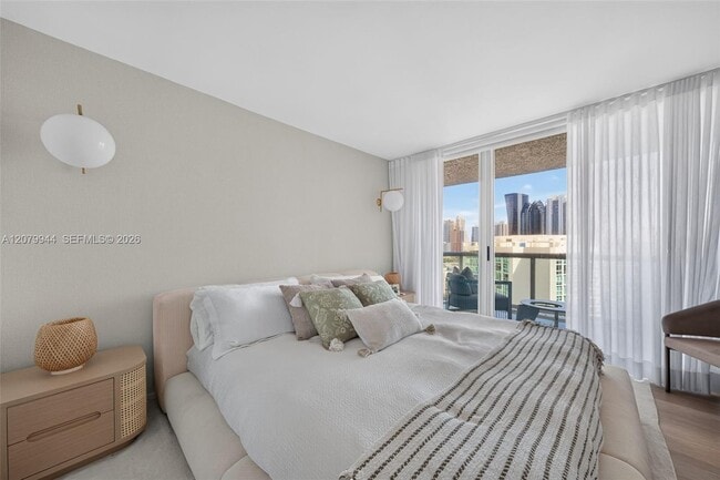Building Photo - 16500 Collins Ave