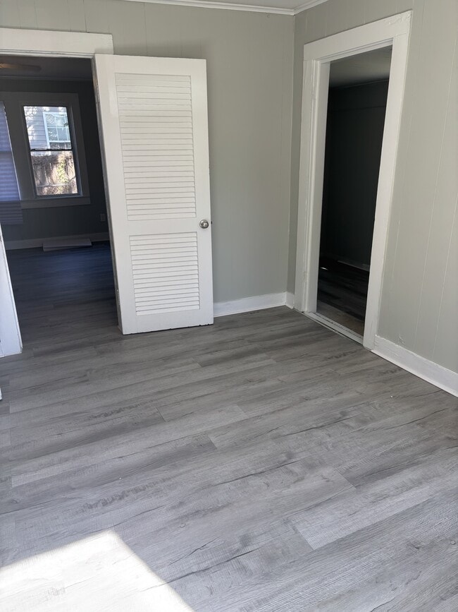 Building Photo - 801 N St Antoine St