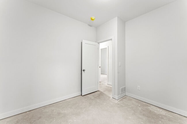 Building Photo - 911 W 31st St
