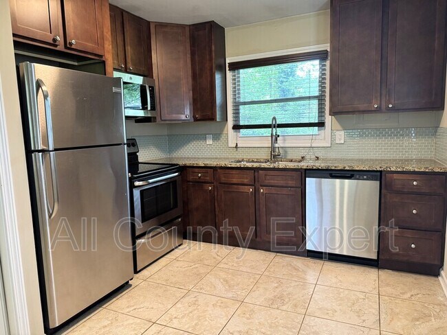Building Photo - 916 Zion Cir