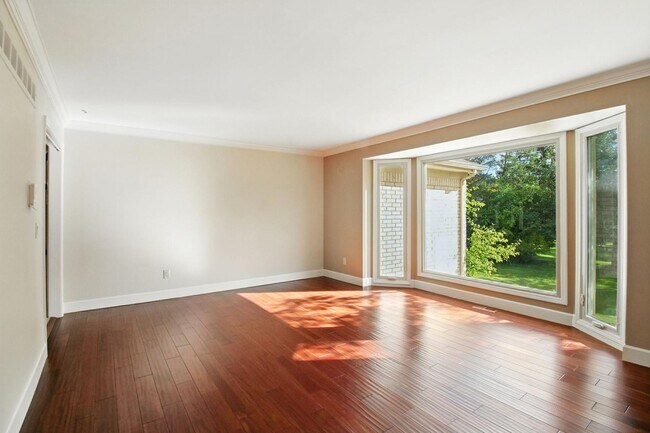 Building Photo - 5130 Provincial Dr