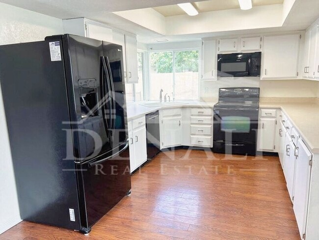 Building Photo - 647 S Bermuda Cir