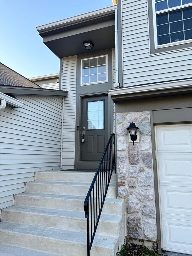 Building Photo - 3292 Bromley Ln