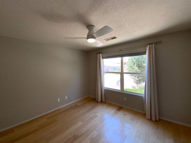 Building Photo - 3 Bedroom Single Story Home Available Near...