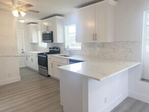 Building Photo - 2 bedroom in Hallandale FL 33009