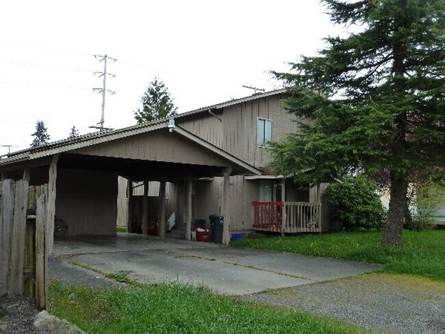 Building Photo - 2319 Wilson Ave