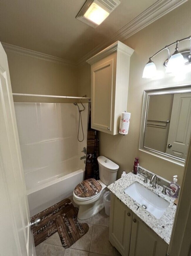 Building Photo - Beautifully Furnished 4-Bedroom Home in Zachary's Audubon Lakes!