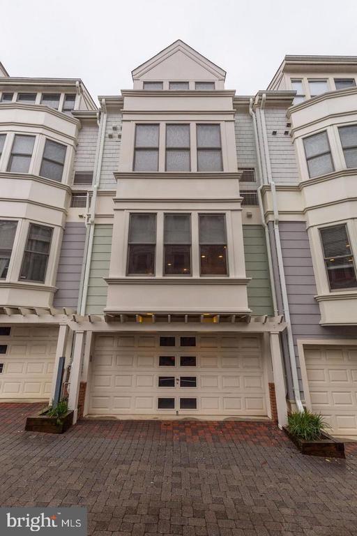Building Photo - 2058 N Oakland St