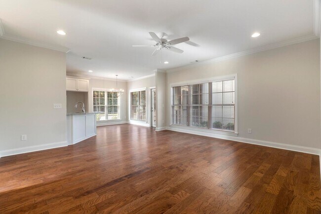 Building Photo - 1642 Academy Dr