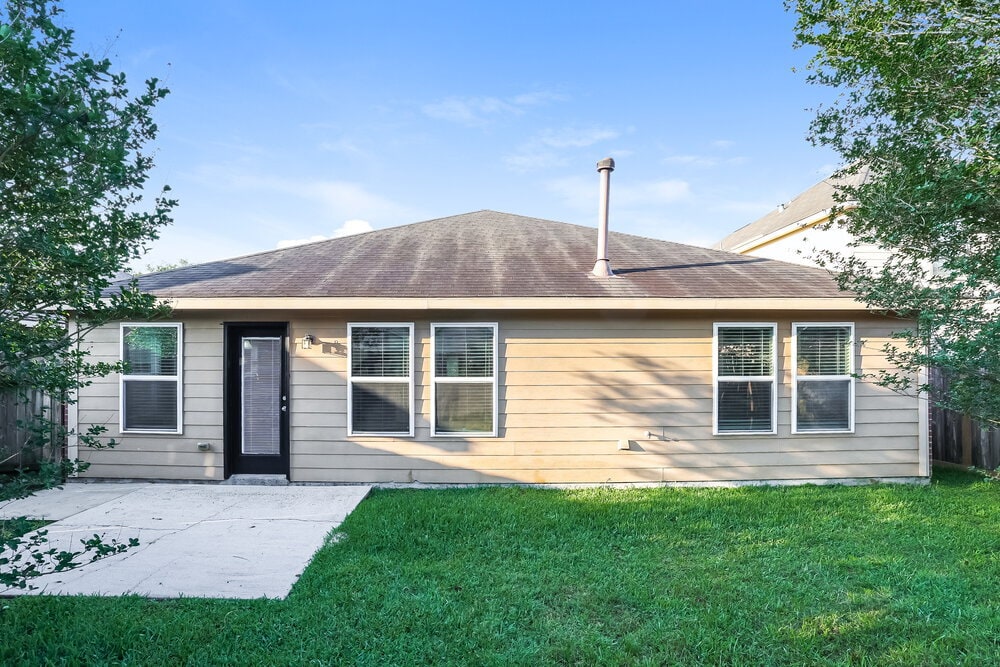 Building Photo - 21519 Kings Bend Dr