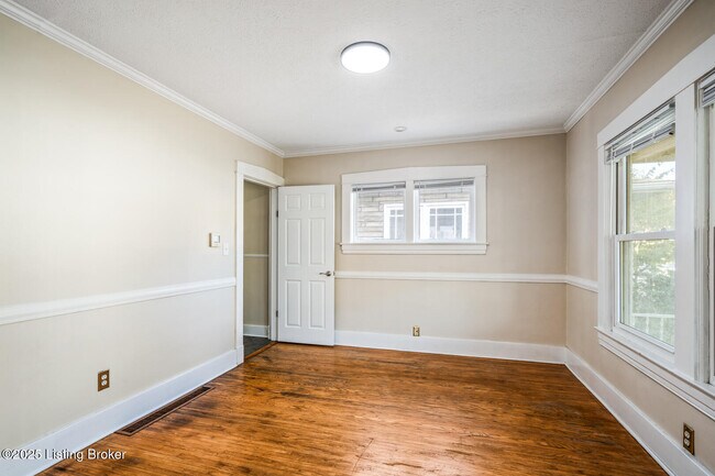 Building Photo - 614 E Brandeis Ave