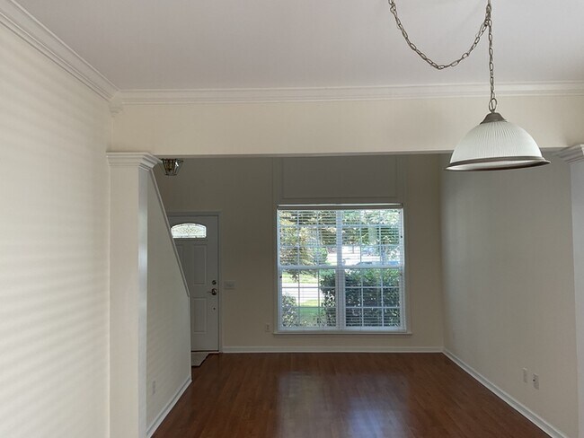 Building Photo - 3 bed, 2.5 bath in desirable Willowmere!