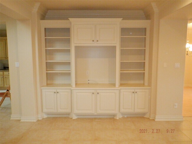 Building Photo - 1903 Spring Cedar Ln