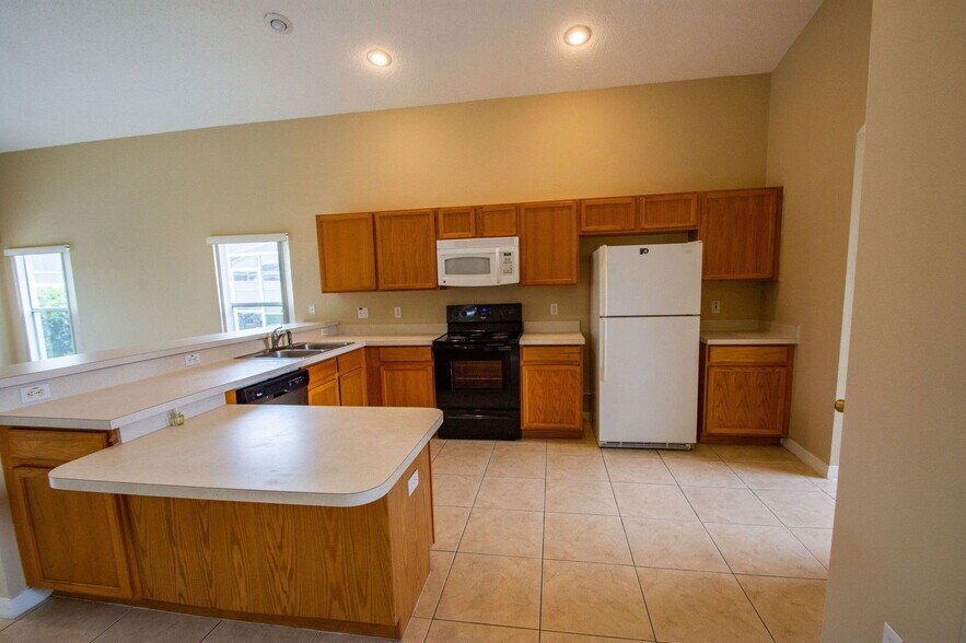 Building Photo - 421 Lockbreeze Dr