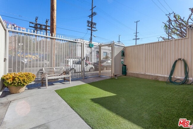 Building Photo - 1850 Industrial St