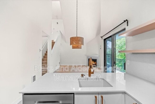 Building Photo - 4000 Carman Dr