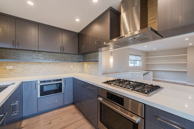Building Photo - 420 28th St