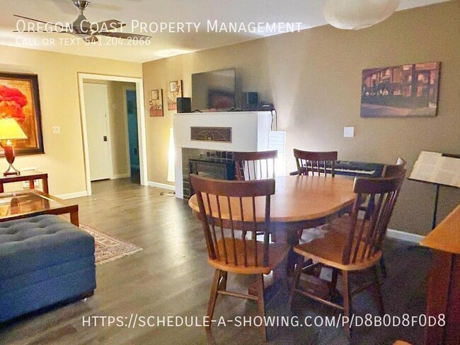 Building Photo - 3251 SE Dune Ave