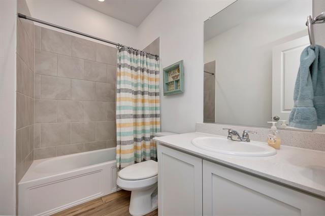 Building Photo - 2604 Starwater Dr