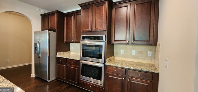 Building Photo - 525 Twelve Oaks Dr