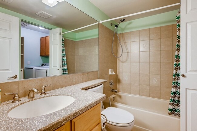 Building Photo - Stunning 2 Bedroom Near Lowry!!!!