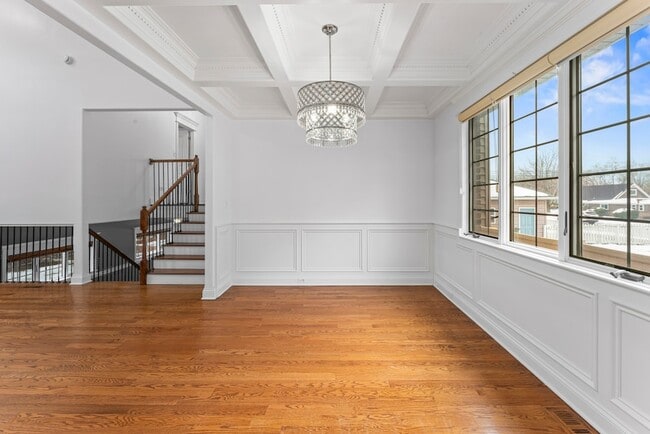 Building Photo - 9743 Oak Park Ave