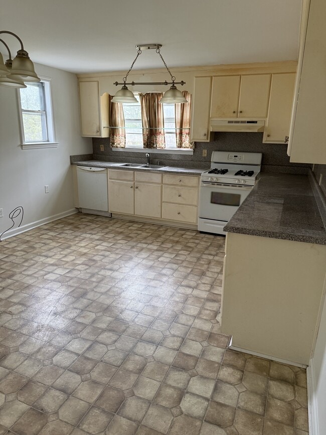 Building Photo - 5046 Bearden Rd