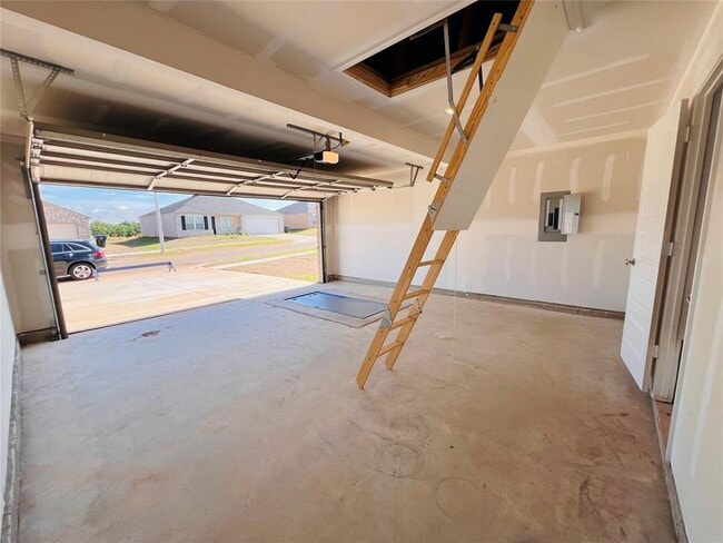 Building Photo - 604 Hillsboro Drive