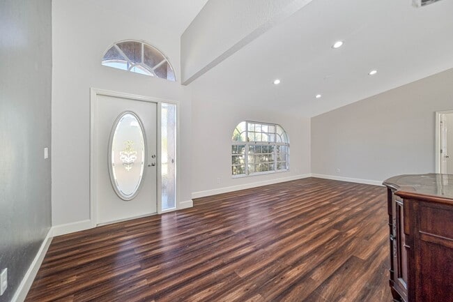 Building Photo - 4 Bed/ 2 Bath ~ Single Family Pool Home in San Carlos Park!