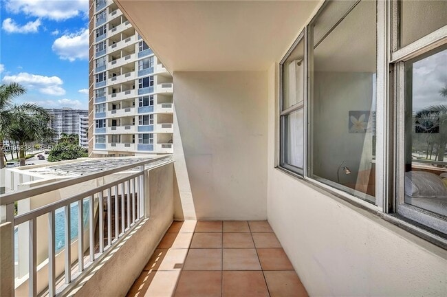 Building Photo - 3180 S Ocean Dr