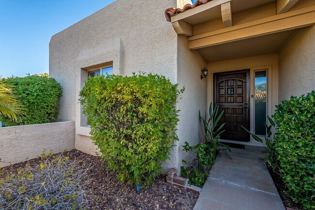 Building Photo - Three Bedrooms & POOL in 85254!
