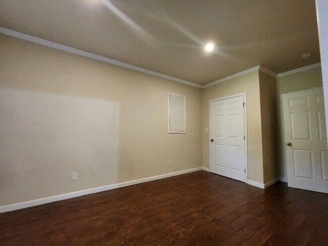Building Photo - 229 Privet Cir