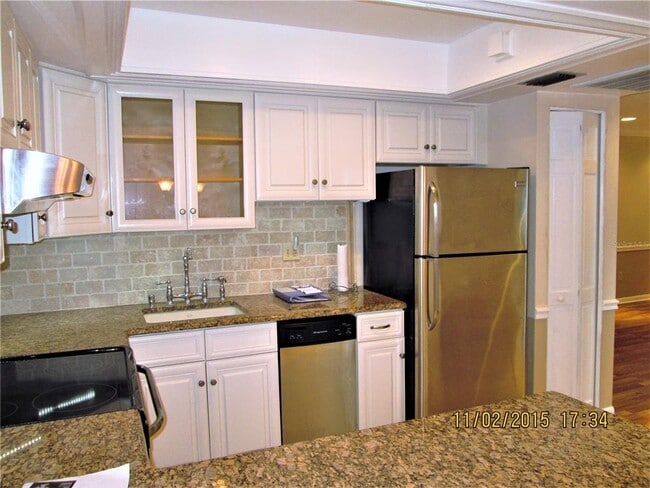 Building Photo - 2833 Orange Tree Cir N