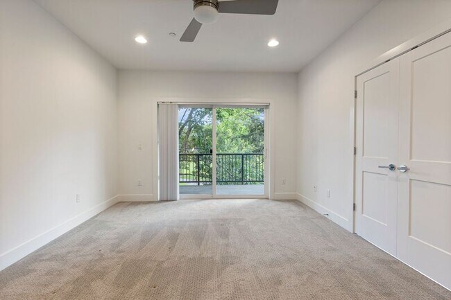 Building Photo - 2220 SE Lambert St