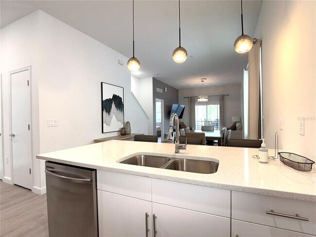 Building Photo - 332 Famagusta Dr