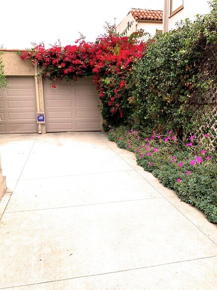 2-car garage - 8251 W 4th St
