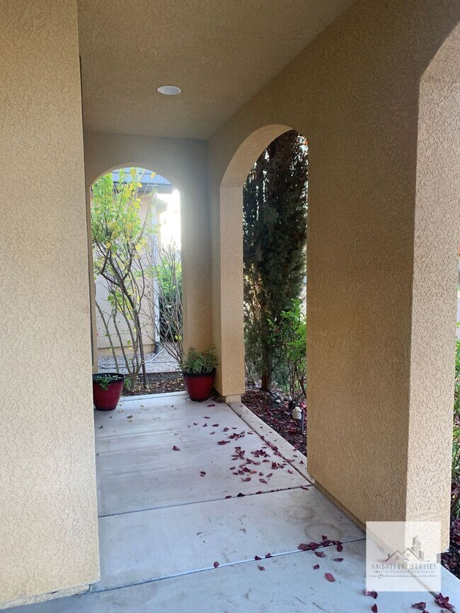 Building Photo - Spacious 4 Bedroom 3 Bath Home in Harlan R...