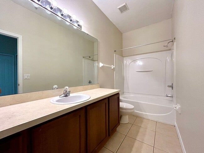 Building Photo - Beautiful Townhome in Lake Nona