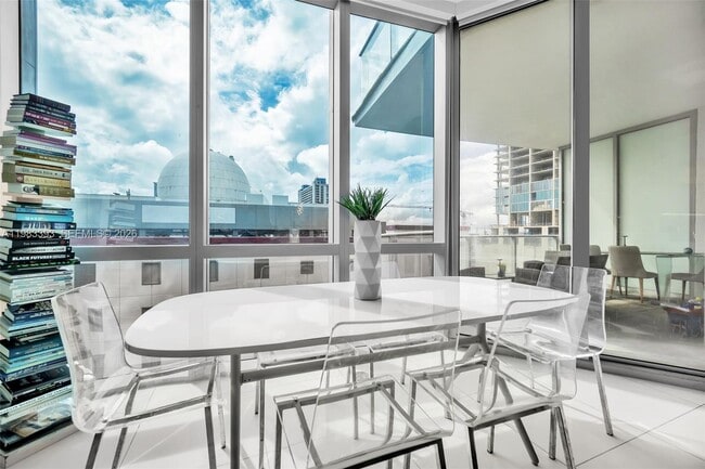 Building Photo - 851 NE 1st Ave