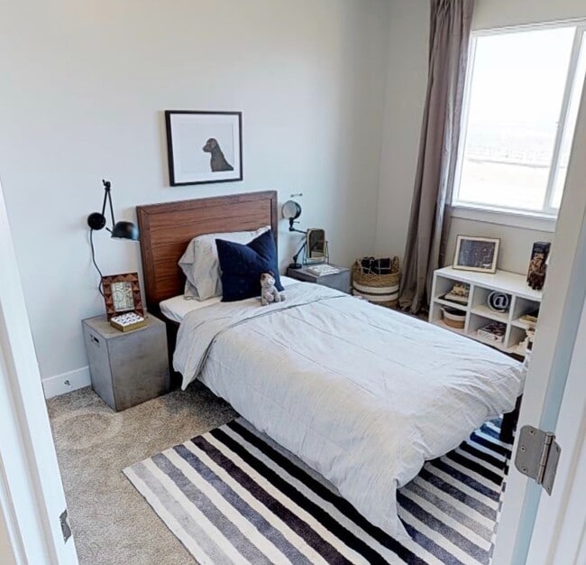 Building Photo - Luxury Townhome For Rent - Four Bedrooms!!