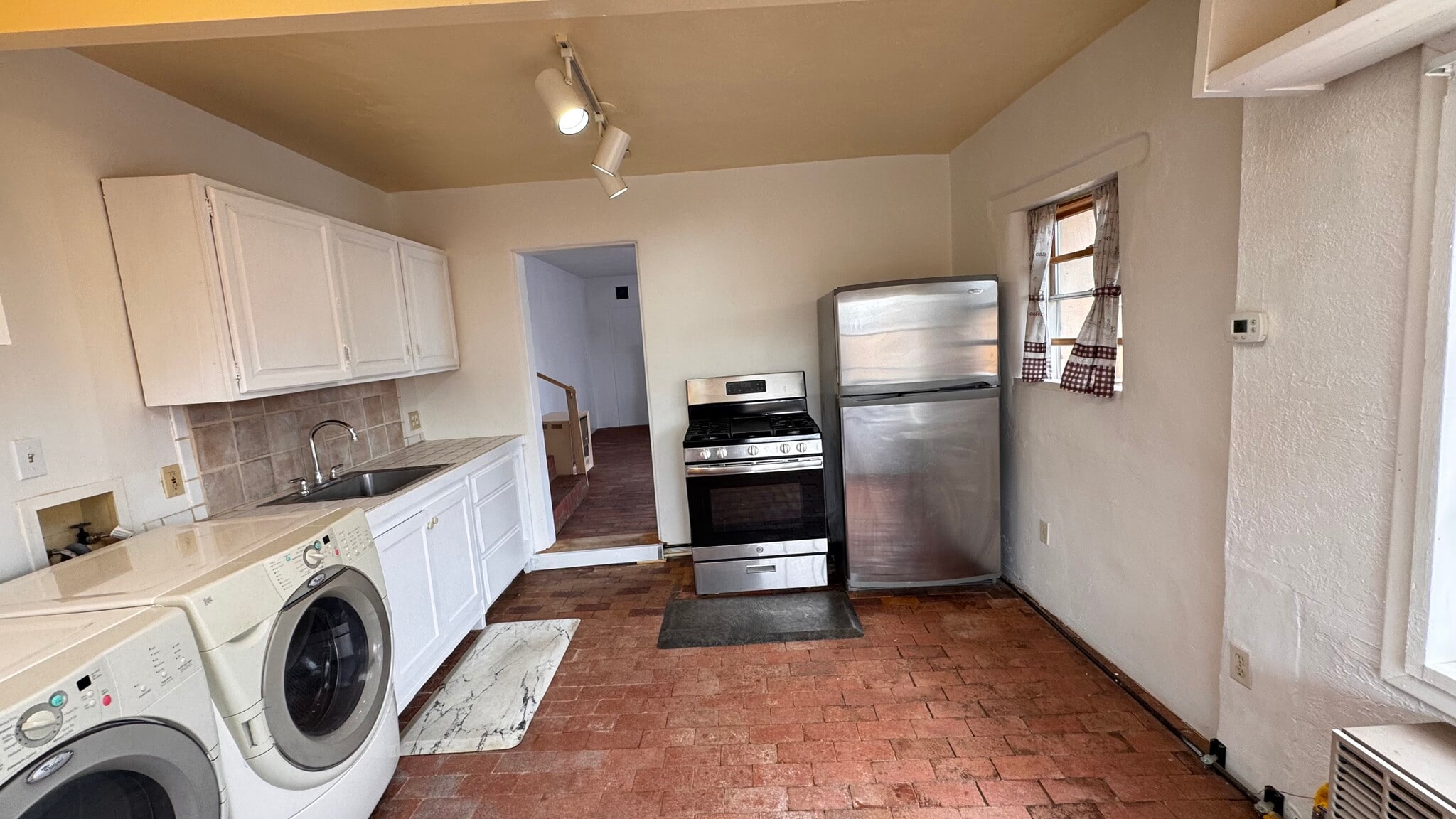 Building Photo - 4910 Nicholas Pl