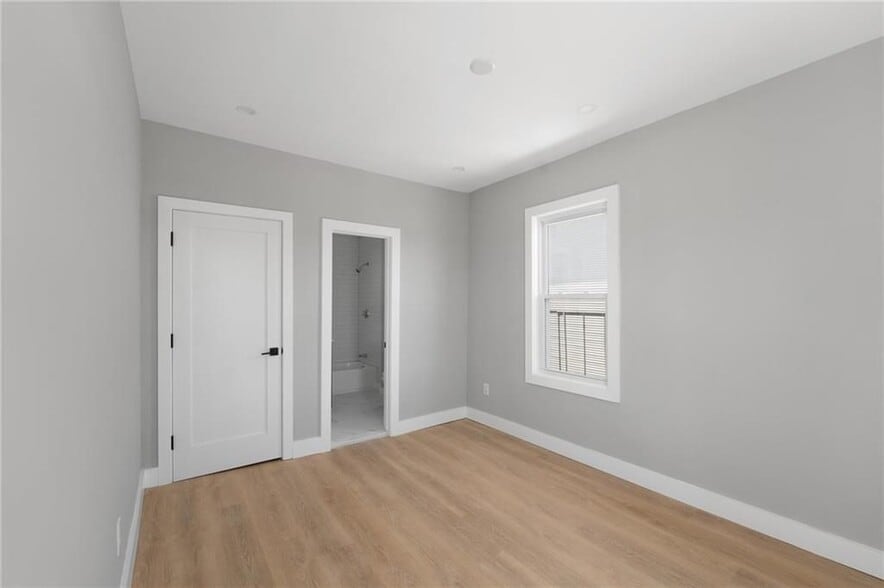 Building Photo - 735 Broadway, 3F