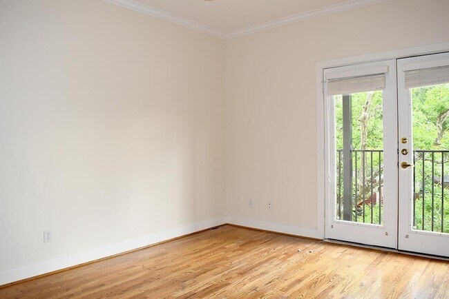 Building Photo - 1342 Rutland St
