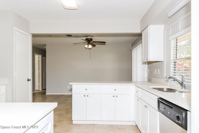 Building Photo - 1376 23rd Pl SW